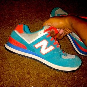 New balance sneakers womens 8.5 can be wiped off and look like NEW!